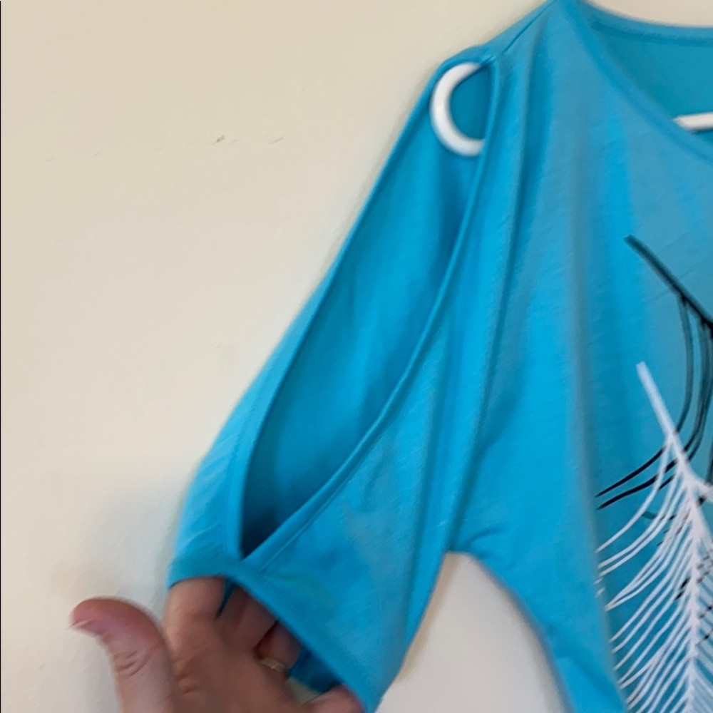 NWOT Cold shoulder shirt!!! Size small beautiful!! - Picture 5 of 10